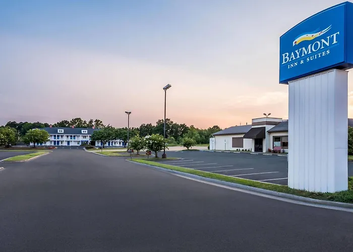 Baymont By Wyndham Sanford Hotel