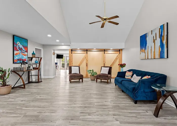 Baymont By Wyndham Sanford Hotel