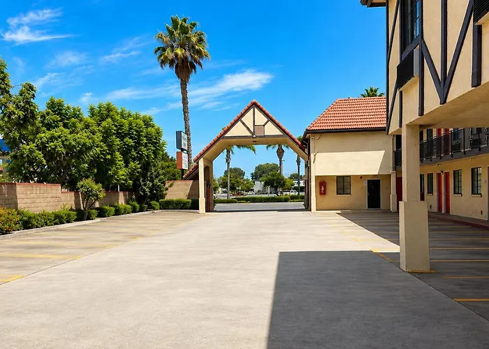 Executive Suites Inn Westminster