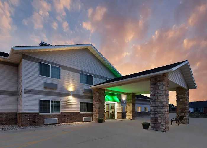 Baymont By Wyndham Harlan Hotel