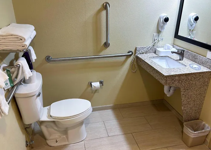 Castle Rock Inn & Suites - Quinter