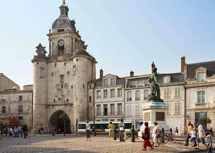 Hotelf1 La Rochelle Angoulins "Renove"