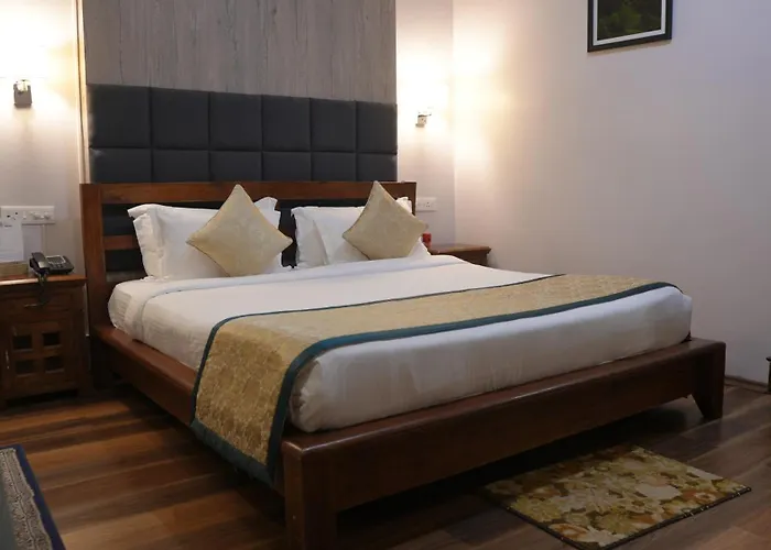 The Heritage Club - Tripura Castle Hotel And Spa Shillong