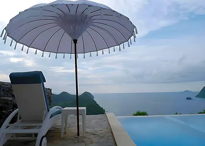 La Cecile Hotel And Cafe Labuan Bajo