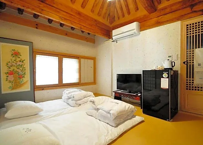 Gallery Jin Hanok Guesthouse Gyeongju