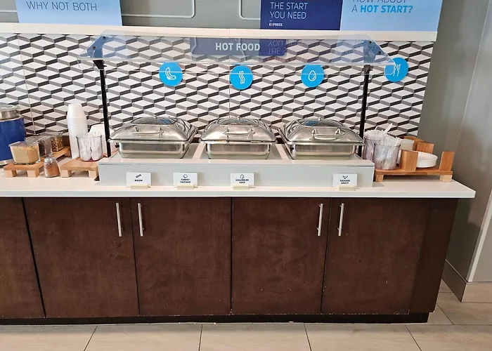 Holiday Inn Express Hotel & Suites Cincinnati-Blue Ash By Ihg