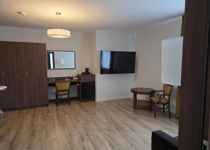 Anin Park Hotel Варшава