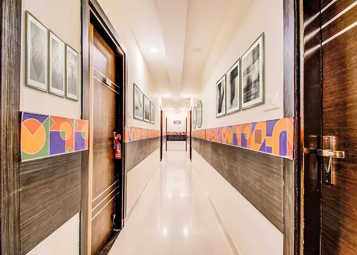 Fabhotel Corporate Crown - Nr Jyoti Nivas University Bangalore