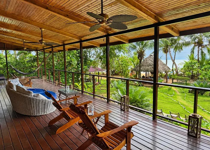 Oasis Bluff Beach Bocas del Toro