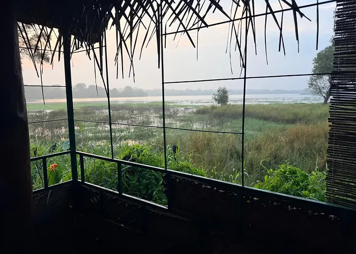Lake Cabin Polonnaruwa