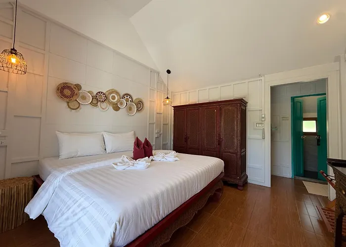 Erawan Villa Hotel Bang Rak Beach 