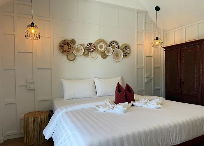 Erawan Villa Hotel Bang Rak Beach 