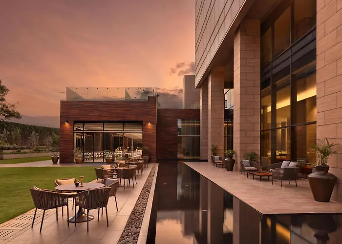 Hotel The Den, Bengaluru
