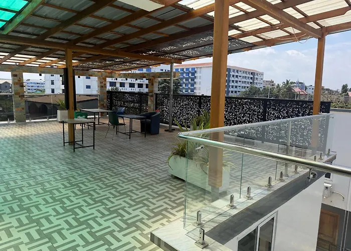 Bonsukoda Lodge Madina