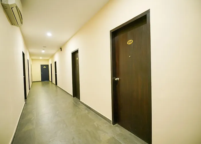 Townhouse Mookkannoor Tourist Home Angamali