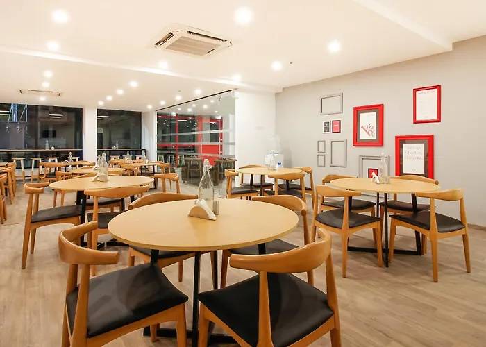 Super Oyo Townhouse Near Esi Hospital, Sr Nagar Hotel Hyderabad