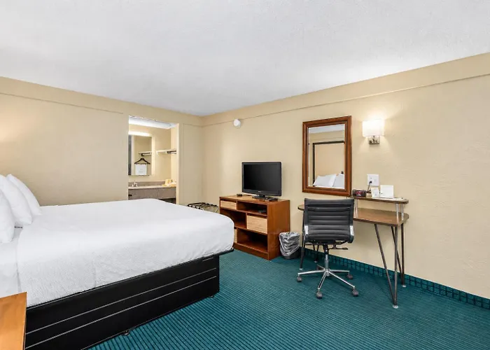 Super 8 By Wyndham Lantana West Palm Beach