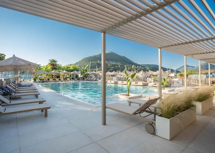 Athos Hotel Nydri 
