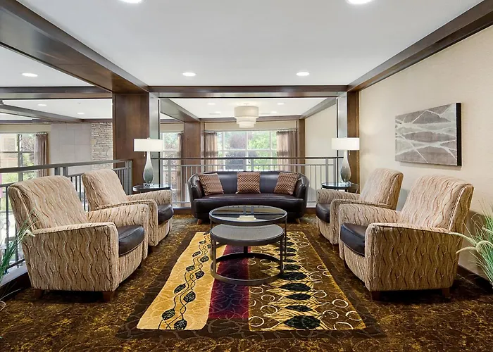 Clubhouse Hotel And Suites Pierre