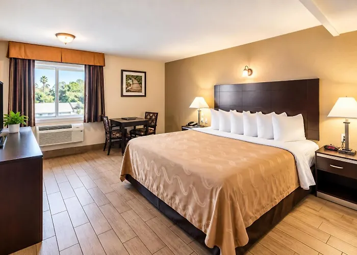 Quality Inn & Suites Near Downtown Bakersfield