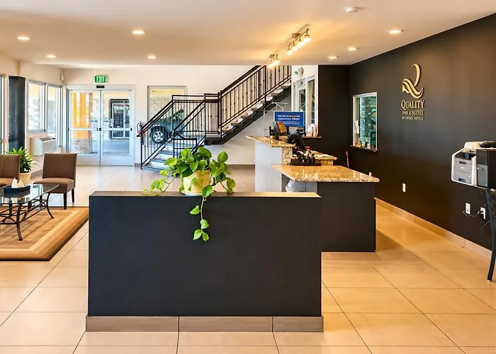 Quality Inn & Suites Near Downtown Bakersfield