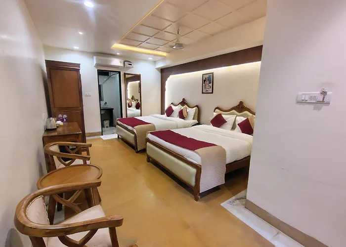 Mvt Guesthouse & Restaurant Vrindavan