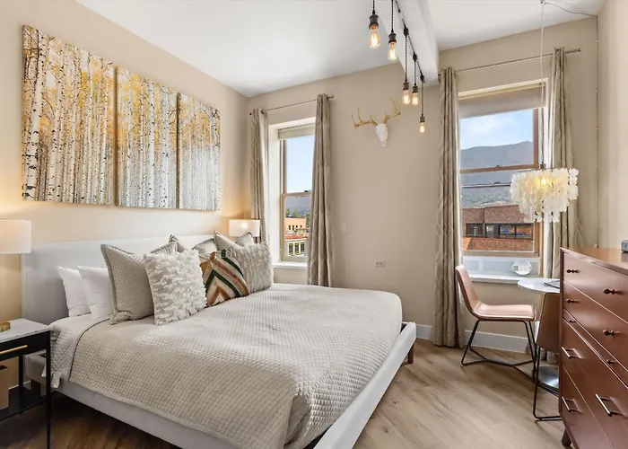 Independence Square 304, Stylish Hotel Room With Downtown Views & Great Location Aspen