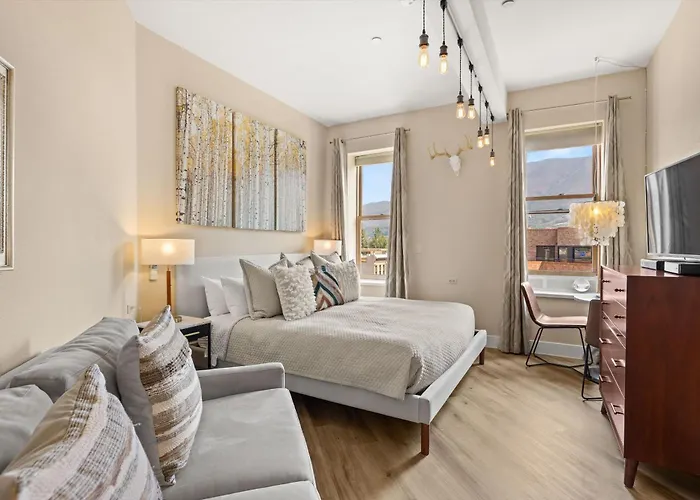 Independence Square 304, Stylish Hotel Room With Downtown Views & Great Location Aspen
