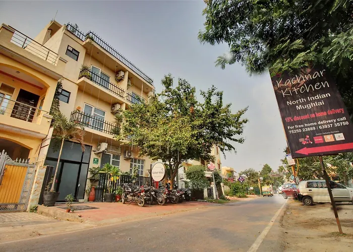 Super Townhouse Kachnar House Vikas Nagar Hotel Lucknow