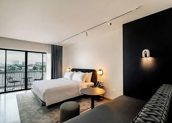 The Standardx, Bangkok Phra Arthit Hotel