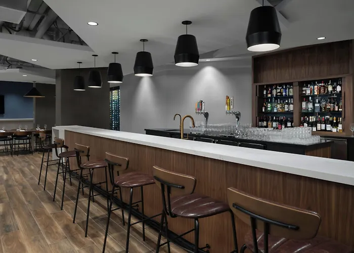 Courtyard By Marriott Calgary Downtown Hotel