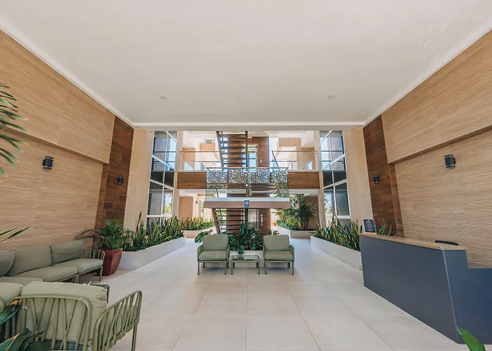 Aracari Residences By Bocobay - Luxury Condos 5 Min Walk To Ritz And Palm Beach