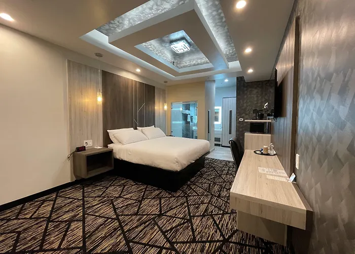 Comfeeni Inn And Suites South Houston