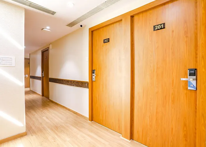 Fabhotel Azure - Nr. Mumbai International Airport