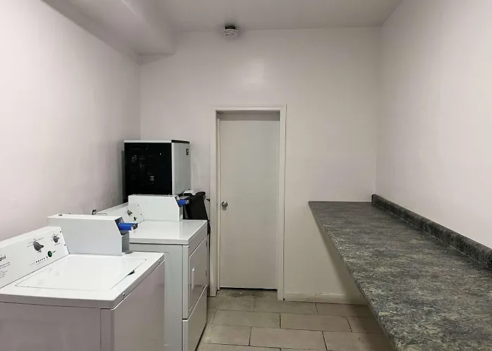Motel 6 Williamstown