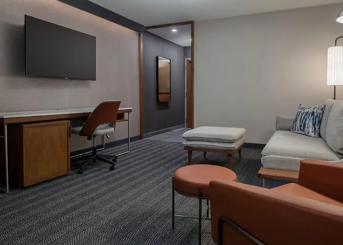Courtyard By Marriott Olympia Hotel
