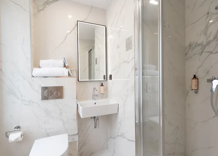 Hotel Au Coeur De Republique Paris