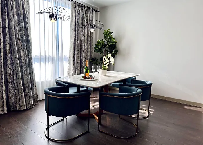 Chez Hotel Arlington Heights