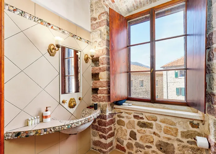 Kotor Nest Otel
