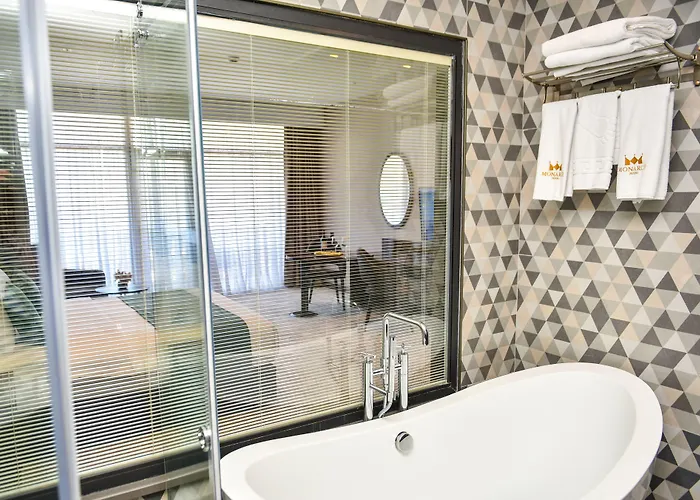 Hotel Monarch Batum