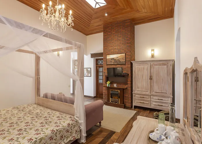 W15 Lake Gregory Nuwara Eliya
