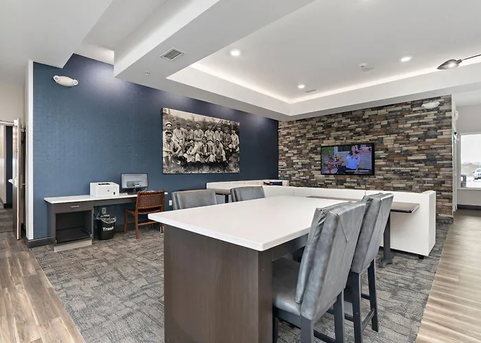 Holiday Inn Express Kansas City North - Parkville By Ihg