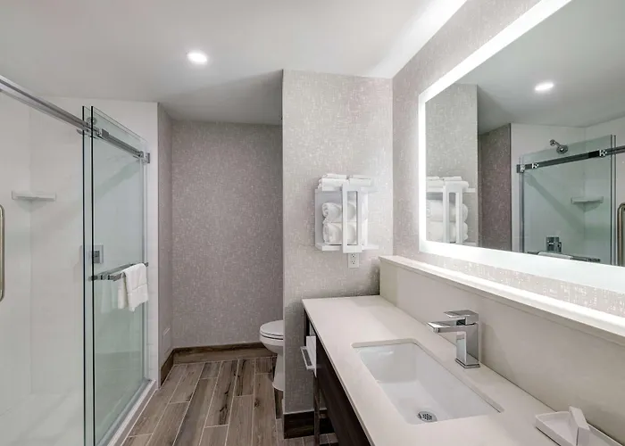 Hampton Inn & Suites Burlington, Ontario, Canada
