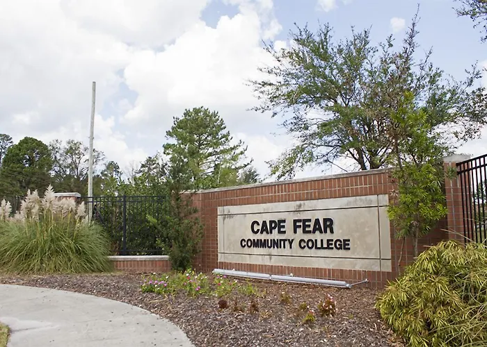 Holiday Inn Express & Suites Wilmington West - Medical Park By Ihg