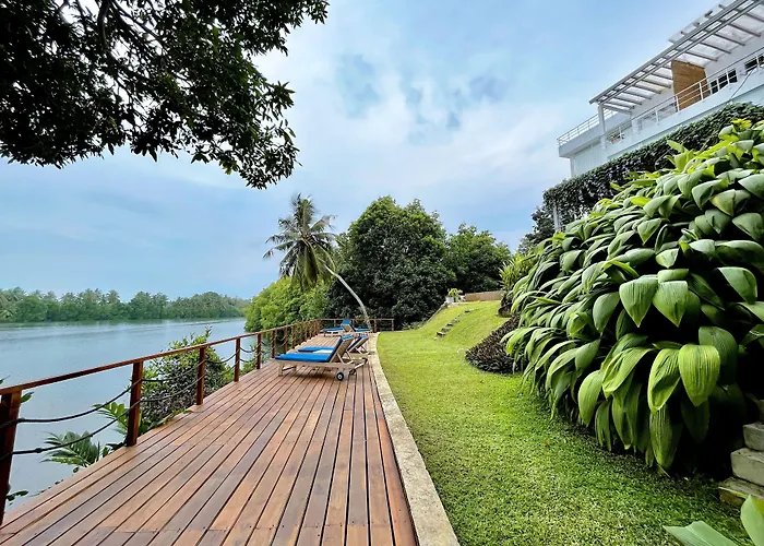 33 Lake Terrace Hikkaduwa