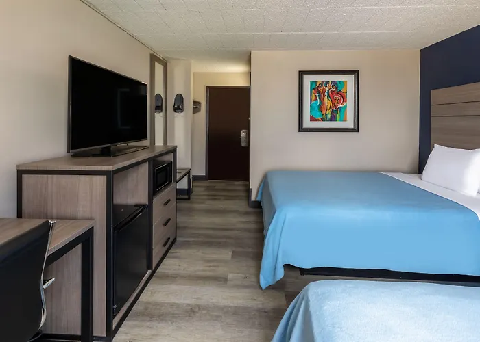 Hotel Super 8 By Wyndham Laredo