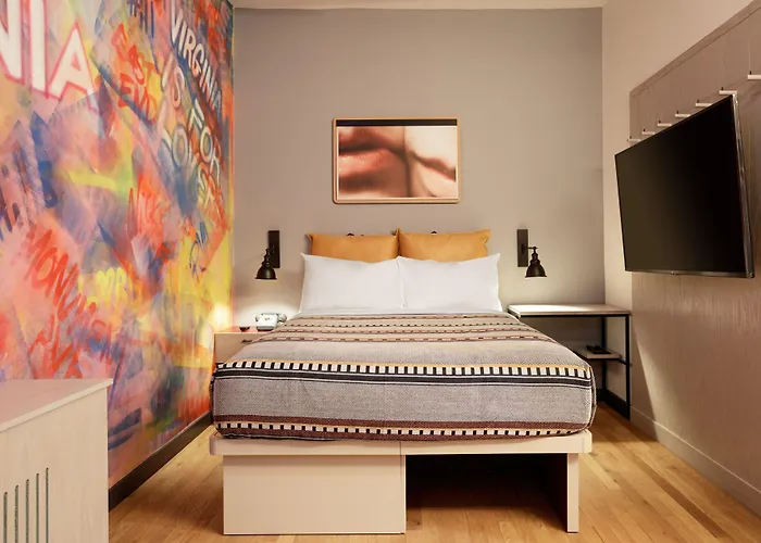 Moxy Richmond Downtown Hotel
