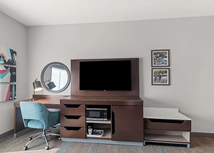Hampton Inn & Suites Dallas - Farmers Branch