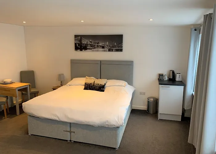 Fornham Guest House Chertsey