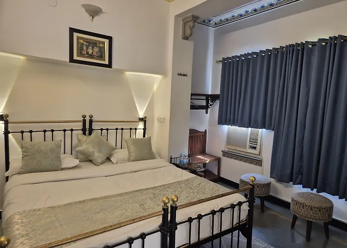 Hotel Mewar Haveli - At Lake Pichola Udaipur